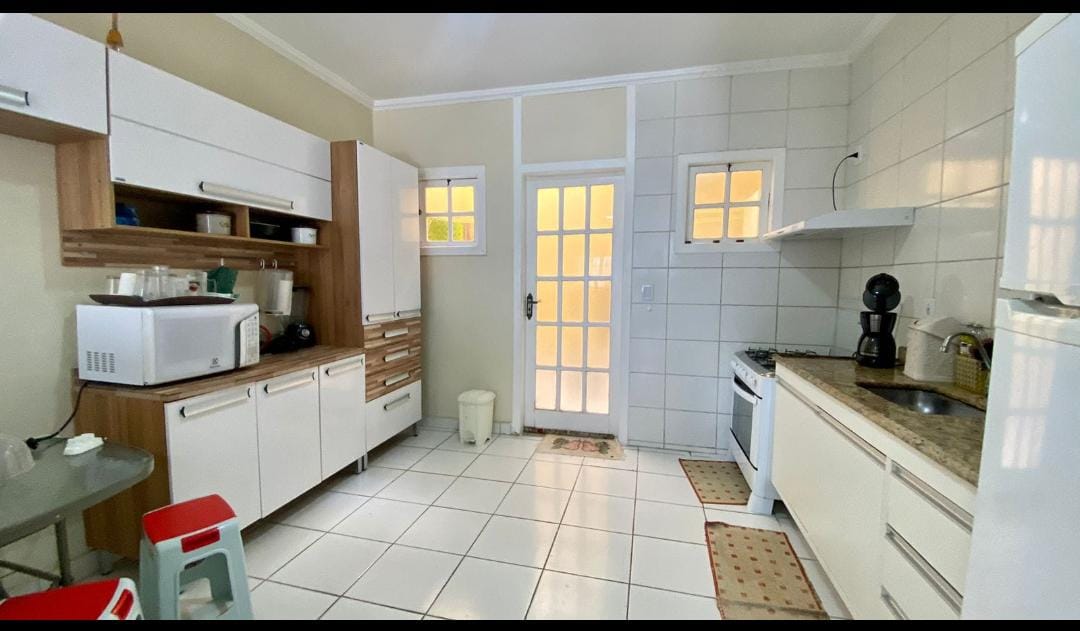 Casa no Condomínio Saint Troppez - cozinha